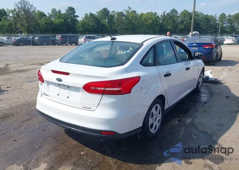 2016 Ford Focus S из США, поврежденный, VIN 1FADP3E2XGL242513
